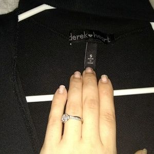 Black choker and v neck shirt